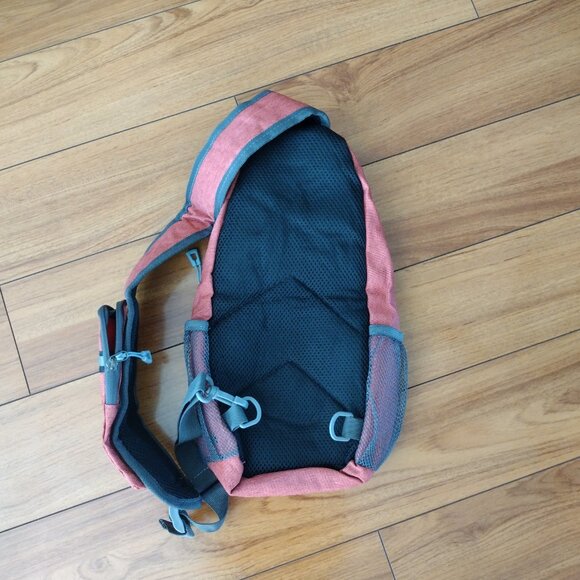 Movie&Men/Woman it's a dull red and gray backpack - Picture 8 of 16